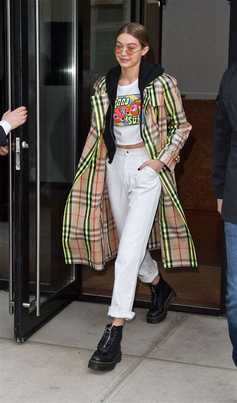 gigi hadid burberry